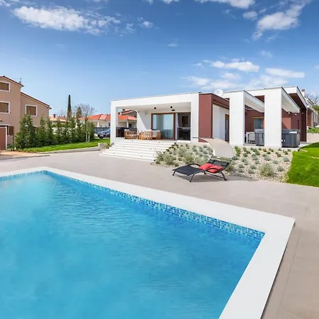 빌라 Grofica - Luxury And Romance With Heated Pool, Jacuzzi, Tavern And Proximity To The Sea, - Istria 풀라