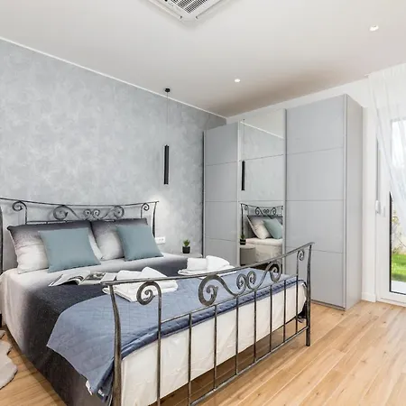 Grofica - Luxury And Romance With Heated Pool, Jacuzzi, Tavern And Proximity To The Sea, - Istria *