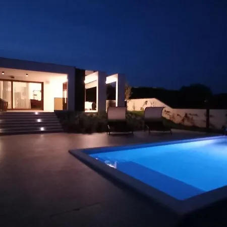 빌라 Grofica - Luxury And Romance With Heated Pool, Jacuzzi, Tavern And Proximity To The Sea, - Istria