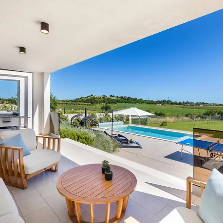 빌라 Grofica - Luxury And Romance With Heated Pool, Jacuzzi, Tavern And Proximity To The Sea, - Istria *