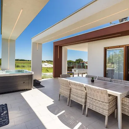 Grofica - Luxury And Romance With Heated Pool, Jacuzzi, Tavern And Proximity To The Sea, - Istria Pula