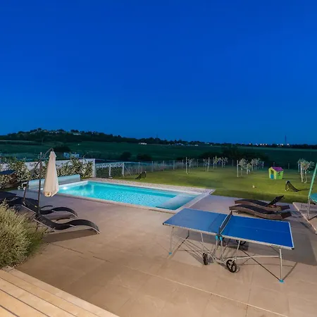 빌라 Grofica - Luxury And Romance With Heated Pool, Jacuzzi, Tavern And Proximity To The Sea, - Istria 풀라