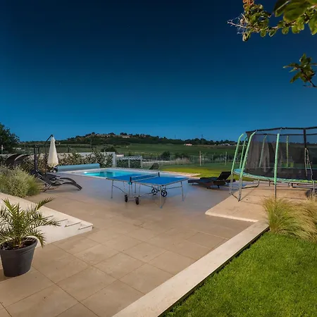 빌라 Grofica - Luxury And Romance With Heated Pool, Jacuzzi, Tavern And Proximity To The Sea, - Istria *