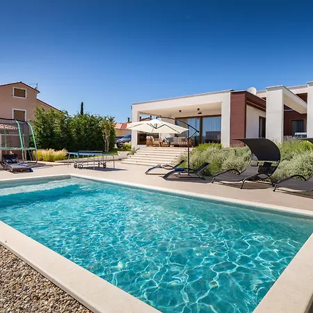 Grofica - Luxury And Romance With Heated Pool, Jacuzzi, Tavern And Proximity To The Sea, - Istria 빌라