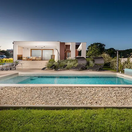 빌라 Grofica - Luxury And Romance With Heated Pool, Jacuzzi, Tavern And Proximity To The Sea, - Istria *