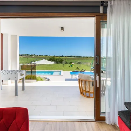 Grofica - Luxury And Romance With Heated Pool, Jacuzzi, Tavern And Proximity To The Sea, - Istria Pula