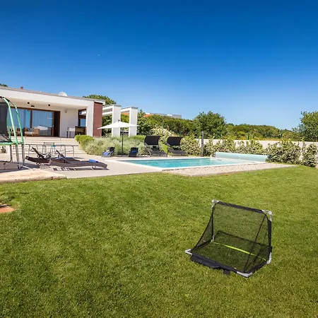 Grofica - Luxury And Romance With Heated Pool, Jacuzzi, Tavern And Proximity To The Sea, - Istria 풀라