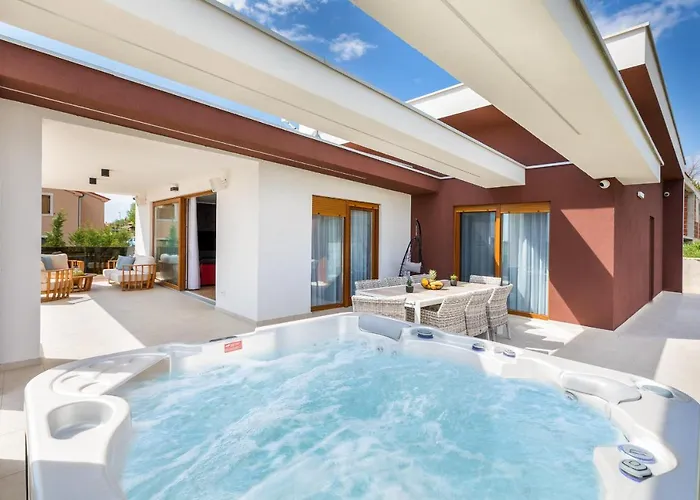 Willa Grofica - Luxury And Romance With Heated Pool, Jacuzzi, Tavern And Proximity To The Sea, - Istria *