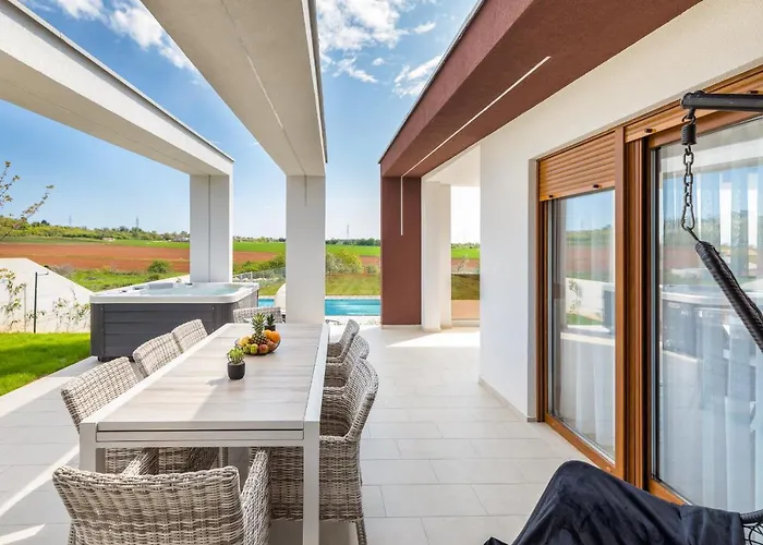 Grofica - Luxury And Romance With Heated Pool, Jacuzzi, Tavern And Proximity To The Sea, - Istria Pula
