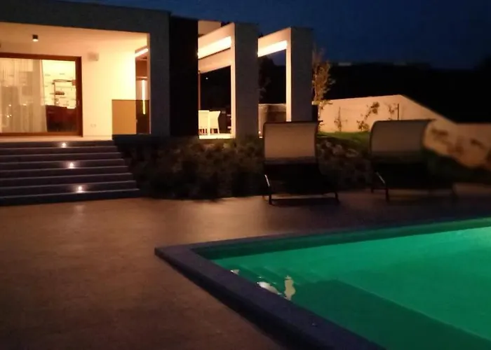 Willa Grofica - Luxury And Romance With Heated Pool, Jacuzzi, Tavern And Proximity To The Sea, - Istria