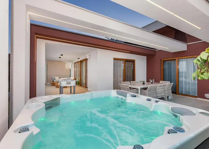 Grofica - Luxury And Romance With Heated Pool, Jacuzzi, Tavern And Proximity To The Sea, - Istria Pula