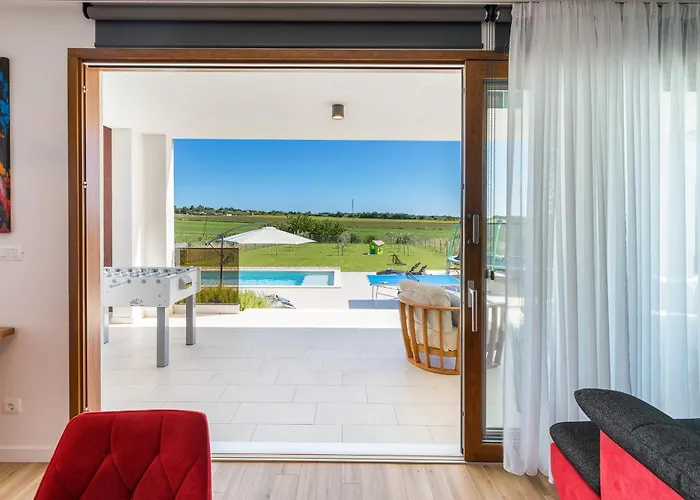 Grofica - Luxury And Romance With Heated Pool, Jacuzzi, Tavern And Proximity To The Sea, - Istria Pula