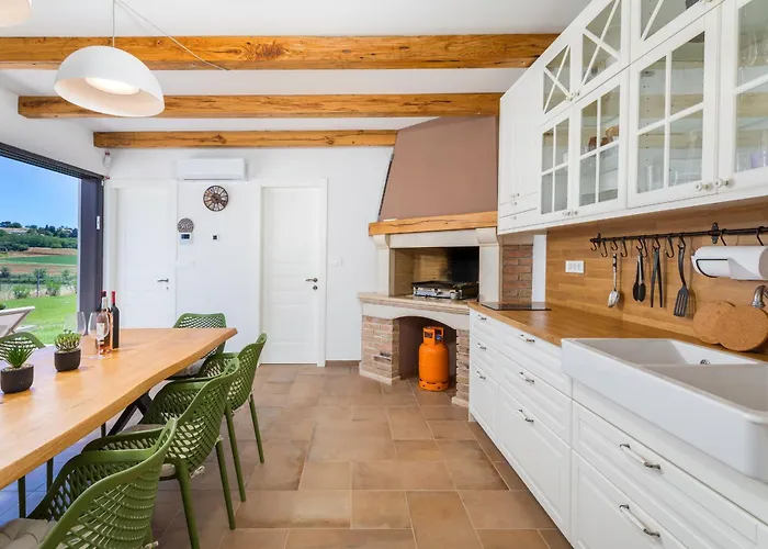 Grofica - Luxury And Romance With Heated Pool, Jacuzzi, Tavern And Proximity To The Sea, - Istria Pula