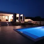 Villa Grofica - Luxury And Romance With Heated Pool, Jacuzzi, Tavern And Proximity To The Sea, - Istria