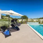 Villa Grofica - Luxury And Romance With Heated Pool, Jacuzzi, Tavern And Proximity To The Sea, - Istria