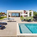 Villa Grofica - Luxury And Romance With Heated Pool, Jacuzzi, Tavern And Proximity To The Sea, - Istria *