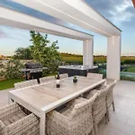 Villa Grofica - Luxury And Romance With Heated Pool, Jacuzzi, Tavern And Proximity To The Sea, - Istria