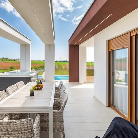 Grofica - Luxury And Romance With Heated Pool, Jacuzzi, Tavern And Proximity To The Sea, - Istria Pula