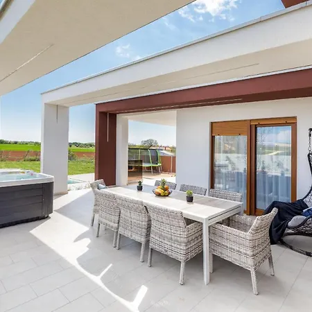 别墅 Grofica - Luxury And Romance With Heated Pool, Jacuzzi, Tavern And Proximity To The Sea, - Istria 普拉