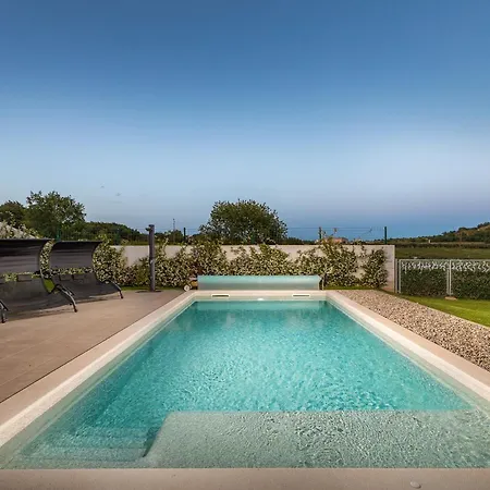 别墅 Grofica - Luxury And Romance With Heated Pool, Jacuzzi, Tavern And Proximity To The Sea, - Istria 普拉