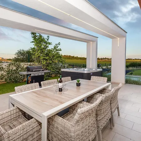别墅 Grofica - Luxury And Romance With Heated Pool, Jacuzzi, Tavern And Proximity To The Sea, - Istria
