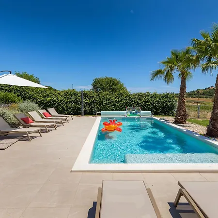 Grofica - Luxury And Romance With Heated Pool, Jacuzzi, Tavern And Proximity To The Sea, - Istria