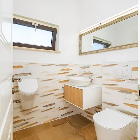 别墅 Grofica - Luxury And Romance With Heated Pool, Jacuzzi, Tavern And Proximity To The Sea, - Istria 普拉