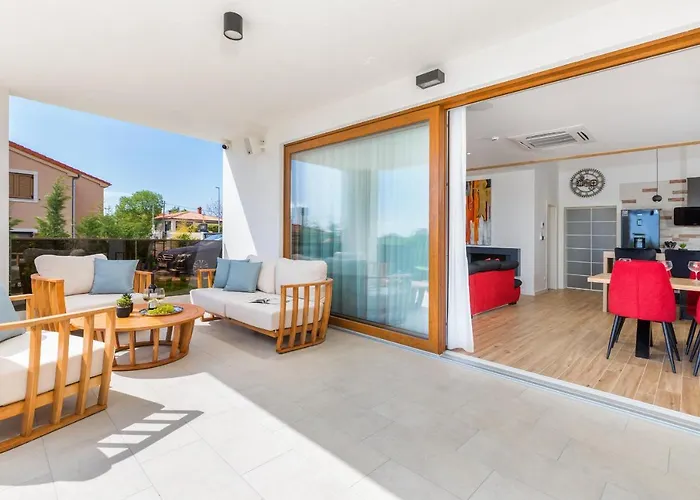 Grofica - Luxury And Romance With Heated Pool, Jacuzzi, Tavern And Proximity To The Sea, - Istria