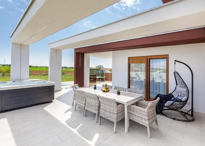 ヴィラ Grofica - Luxury And Romance With Heated Pool, Jacuzzi, Tavern And Proximity To The Sea, - Istria プーラ