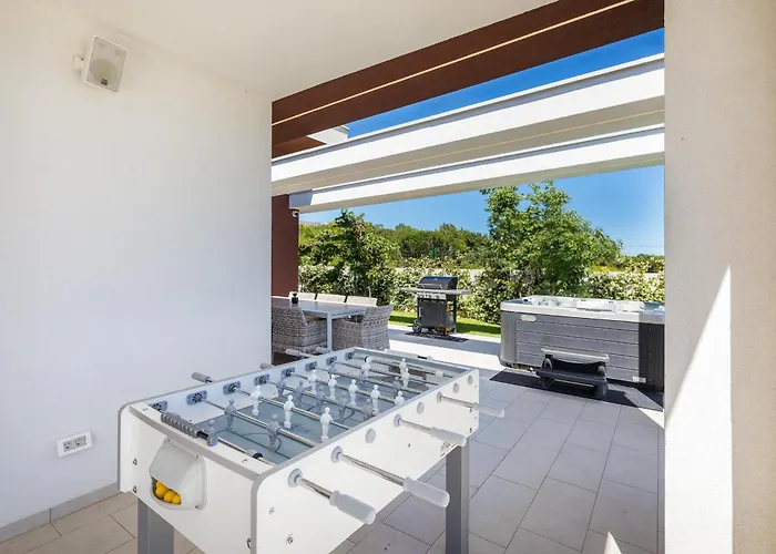 Grofica - Luxury And Romance With Heated Pool, Jacuzzi, Tavern And Proximity To The Sea, - Istria Пула