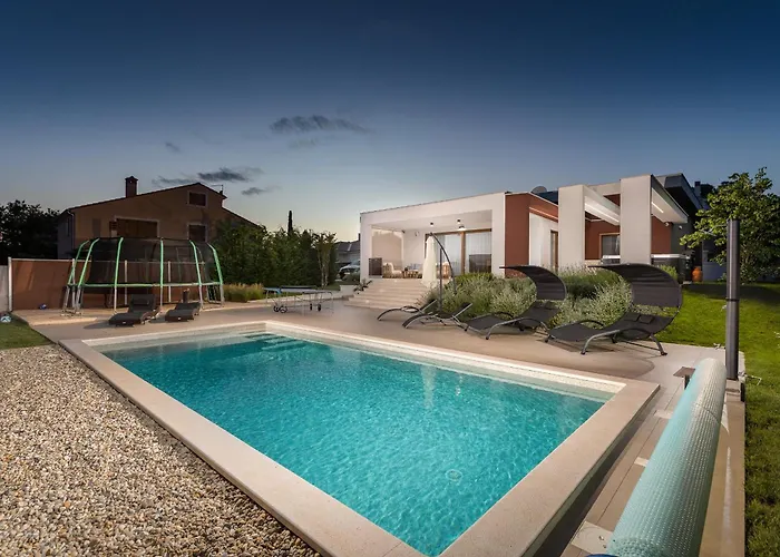 Grofica - Luxury And Romance With Heated Pool, Jacuzzi, Tavern And Proximity To The Sea, - Istria