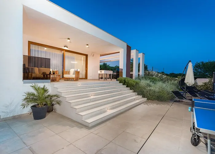 Grofica - Luxury And Romance With Heated Pool, Jacuzzi, Tavern And Proximity To The Sea, - Istria Пула