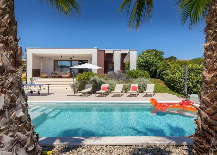 Grofica - Luxury And Romance With Heated Pool, Jacuzzi, Tavern And Proximity To The Sea, - Istria *