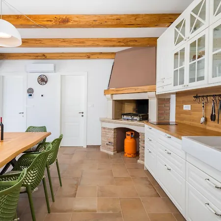 Grofica - Luxury And Romance With Heated Pool, Jacuzzi, Tavern And Proximity To The Sea, - Istria Pula