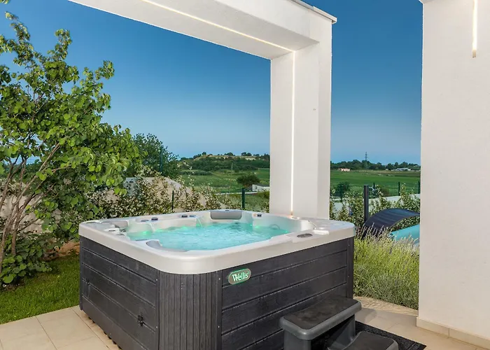 Grofica - Luxury And Romance With Heated Pool, Jacuzzi, Tavern And Proximity To The Sea, - Istria * Pula