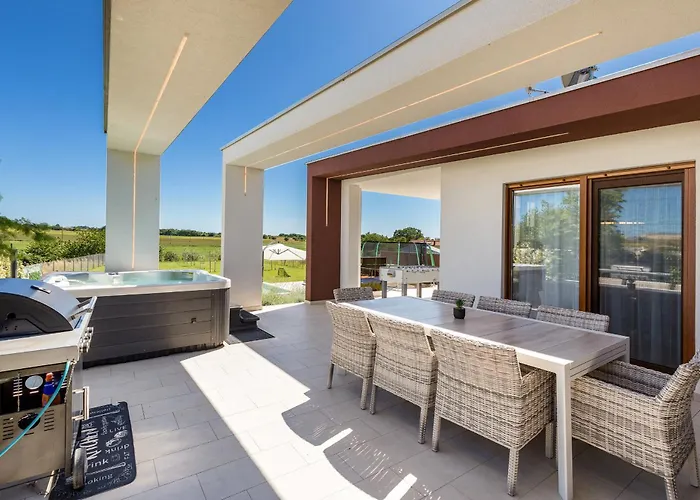 Grofica - Luxury And Romance With Heated Pool, Jacuzzi, Tavern And Proximity To The Sea, - Istria Pula